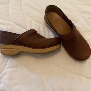 Brown dansko clogs